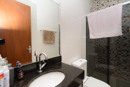 Casa à venda com 200m², 3 quartos e 3 vagas Casa à venda com 200m², 3 quartos e 3 vagasBanheiro Social