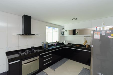 Casa à venda com 200m², 3 quartos e 3 vagas Casa à venda com 200m², 3 quartos e 3 vagasCozinha