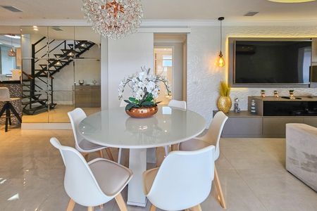 Apartamento para alugar com 196m², 2 quartos e 2 vagasSala