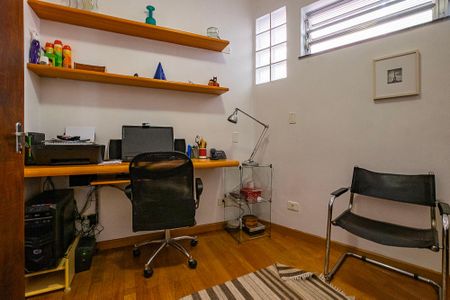 Casa à venda com 232m², 3 quartos e 4 vagasEscritório