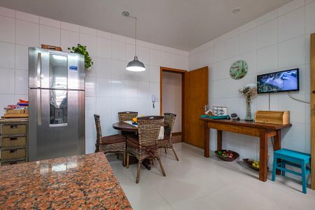 Casa à venda com 232m², 3 quartos e 4 vagasCozinha
