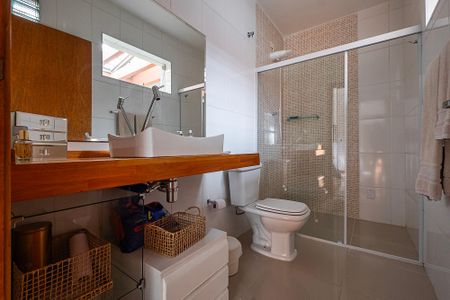 Casa à venda com 232m², 3 quartos e 4 vagasSuíte 3 - Banheiro