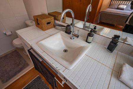 Casa à venda com 232m², 3 quartos e 4 vagasSuíte 2 - Banheiro