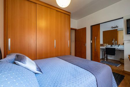 Casa à venda com 232m², 3 quartos e 4 vagasSuíte 2