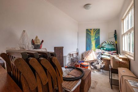 Casa à venda com 232m², 3 quartos e 4 vagasEdícula - Sala