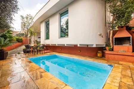 Casa à venda com 232m², 3 quartos e 4 vagasQuintal