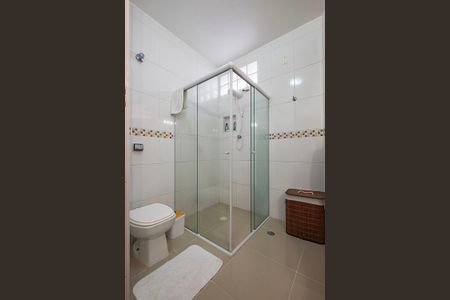 Casa à venda com 232m², 3 quartos e 4 vagasSuíte 1 - Banheiro