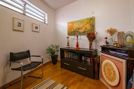 Casa à venda com 232m², 3 quartos e 4 vagasEscritório