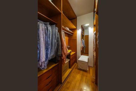 Casa à venda com 232m², 3 quartos e 4 vagasSuíte 3 - Closet