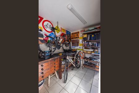 Casa à venda com 232m², 3 quartos e 4 vagasEdícula - Oficina