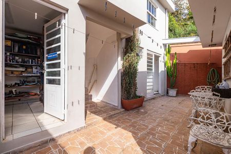 Casa à venda com 232m², 3 quartos e 4 vagasQuintal