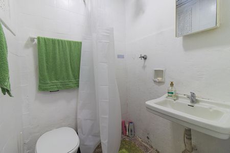 Banheiro de apartamento para alugar com 1 quarto, 18m² em Centro Histórico, Porto Alegre