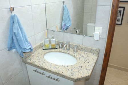 Apartamento à venda com 65m², 2 quartos e 1 vagaBanheiro Social