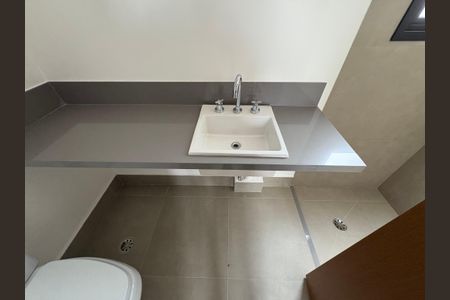 Apartamento à venda com 88m², 2 quartos e 2 vagas Apartamento à venda com 88m², 2 quartos e 2 vagasBanheiro da Suíte
