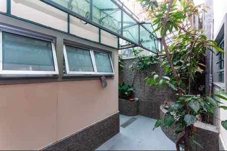 Casa de condomínio à venda com 229m², 4 quartos e 2 vagas Casa de condomínio à venda com 229m², 4 quartos e 2 vagasÁrea Externa