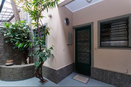 Casa de condomínio à venda com 229m², 4 quartos e 2 vagas Casa de condomínio à venda com 229m², 4 quartos e 2 vagasÁrea Externa