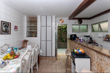 Casa de condomínio à venda com 229m², 4 quartos e 2 vagas Casa de condomínio à venda com 229m², 4 quartos e 2 vagasCozinha