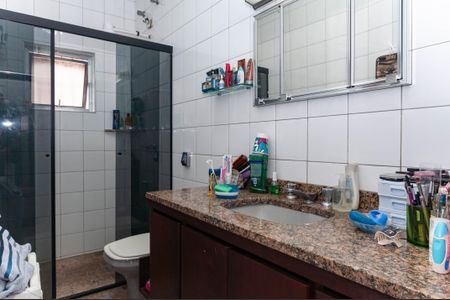 Casa de condomínio à venda com 229m², 4 quartos e 2 vagas Casa de condomínio à venda com 229m², 4 quartos e 2 vagasBanheiro Social