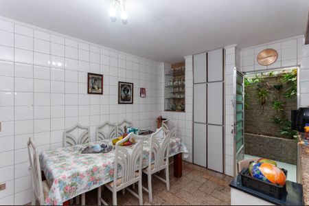 Casa de condomínio à venda com 229m², 4 quartos e 2 vagas Casa de condomínio à venda com 229m², 4 quartos e 2 vagasCozinha