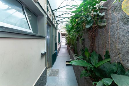 Casa de condomínio à venda com 229m², 4 quartos e 2 vagas Casa de condomínio à venda com 229m², 4 quartos e 2 vagasÁrea Externa