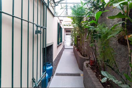 Casa de condomínio à venda com 229m², 4 quartos e 2 vagas Casa de condomínio à venda com 229m², 4 quartos e 2 vagasÁrea Externa