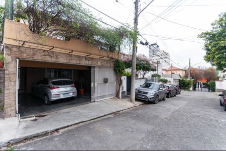 Casa de condomínio à venda com 229m², 4 quartos e 2 vagas Casa de condomínio à venda com 229m², 4 quartos e 2 vagasFachada
