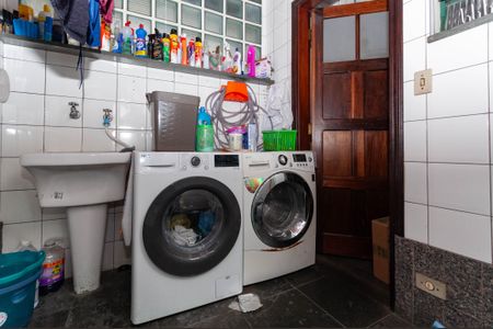 Casa de condomínio à venda com 229m², 4 quartos e 2 vagas Casa de condomínio à venda com 229m², 4 quartos e 2 vagasÁrea de Serviço