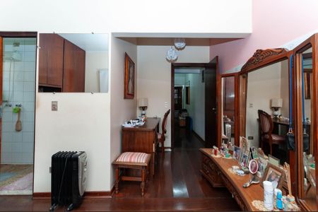 Casa de condomínio à venda com 229m², 4 quartos e 2 vagas Casa de condomínio à venda com 229m², 4 quartos e 2 vagasSuíte 1