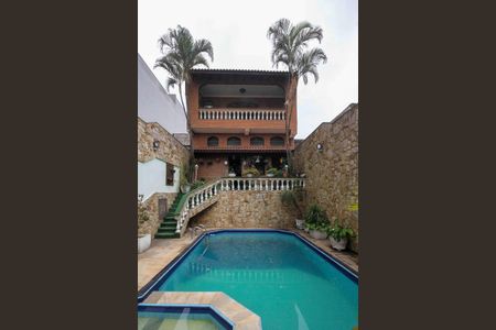 Casa à venda com 450m², 3 quartos e 3 vagas Casa à venda com 450m², 3 quartos e 3 vagasÁrea comum - Piscina