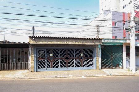 Casa à venda com 450m², 3 quartos e 3 vagas Casa à venda com 450m², 3 quartos e 3 vagasFachada