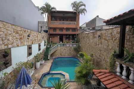 Casa à venda com 450m², 3 quartos e 3 vagas Casa à venda com 450m², 3 quartos e 3 vagasÁrea comum - Piscina