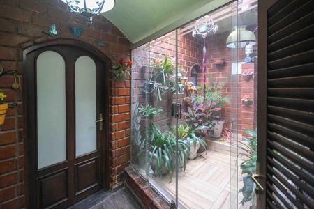 Casa à venda com 450m², 3 quartos e 3 vagas Casa à venda com 450m², 3 quartos e 3 vagasJardim de inverno