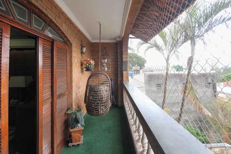 Casa à venda com 450m², 3 quartos e 3 vagas Casa à venda com 450m², 3 quartos e 3 vagasVaranda da Suíte