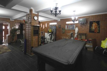 Casa à venda com 450m², 3 quartos e 3 vagas Casa à venda com 450m², 3 quartos e 3 vagasÁrea comum - Salão de festas