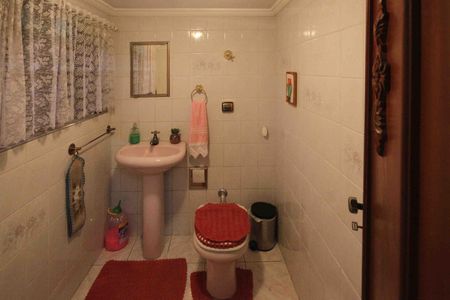 Casa à venda com 450m², 3 quartos e 3 vagas Casa à venda com 450m², 3 quartos e 3 vagasBanheiro do espaço Gourmet