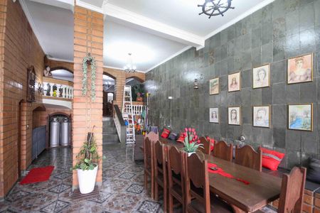 Casa à venda com 450m², 3 quartos e 3 vagas Casa à venda com 450m², 3 quartos e 3 vagasEspaço Gourmet