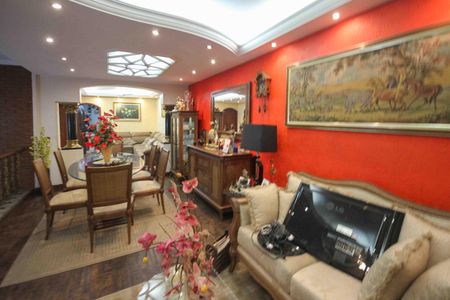 Casa à venda com 450m², 3 quartos e 3 vagas Casa à venda com 450m², 3 quartos e 3 vagasSala de Jantar