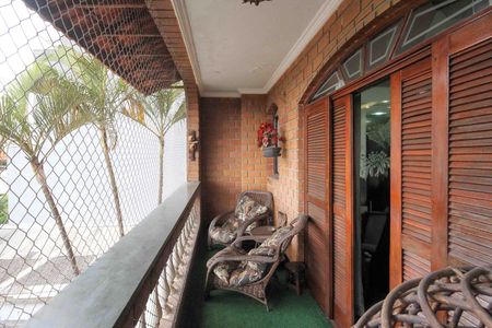 Casa à venda com 450m², 3 quartos e 3 vagas Casa à venda com 450m², 3 quartos e 3 vagasVaranda da Suíte