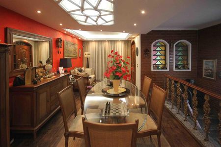 Casa à venda com 450m², 3 quartos e 3 vagas Casa à venda com 450m², 3 quartos e 3 vagasSala de Jantar