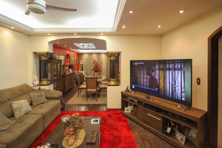 Casa à venda com 450m², 3 quartos e 3 vagas Casa à venda com 450m², 3 quartos e 3 vagasSala