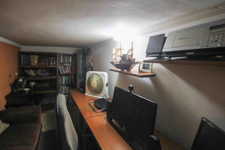 Casa à venda com 450m², 3 quartos e 3 vagas Casa à venda com 450m², 3 quartos e 3 vagasEscritório