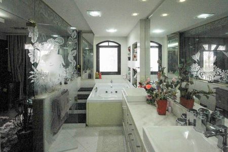 Casa à venda com 450m², 3 quartos e 3 vagas Casa à venda com 450m², 3 quartos e 3 vagasBanheiro da Suíte