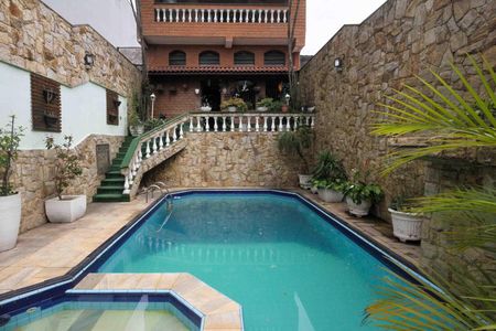 Casa à venda com 450m², 3 quartos e 3 vagas Casa à venda com 450m², 3 quartos e 3 vagasÁrea comum - Piscina