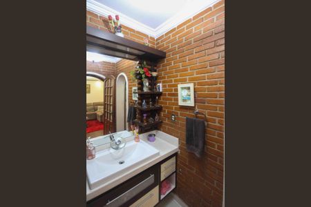 Casa à venda com 450m², 3 quartos e 3 vagas Casa à venda com 450m², 3 quartos e 3 vagasLavabo