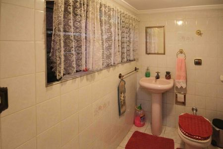 Casa à venda com 450m², 3 quartos e 3 vagas Casa à venda com 450m², 3 quartos e 3 vagasBanheiro do espaço Gourmet