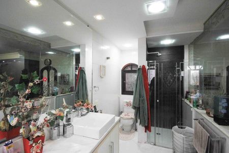 Casa à venda com 450m², 3 quartos e 3 vagas Casa à venda com 450m², 3 quartos e 3 vagasBanheiro da Suíte