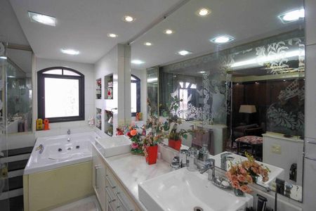 Casa à venda com 450m², 3 quartos e 3 vagas Casa à venda com 450m², 3 quartos e 3 vagasBanheiro da Suíte