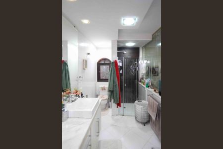 Casa à venda com 450m², 3 quartos e 3 vagas Casa à venda com 450m², 3 quartos e 3 vagasBanheiro da Suíte