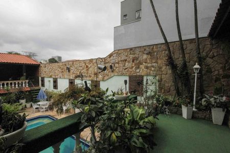 Casa à venda com 450m², 3 quartos e 3 vagas Casa à venda com 450m², 3 quartos e 3 vagasQuintal
