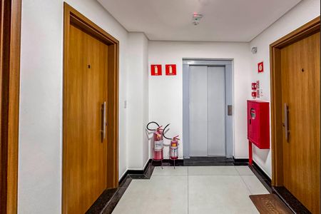 Apartamento à venda com 140m², 3 quartos e 2 vagas Apartamento à venda com 140m², 3 quartos e 2 vagasHall de entrada